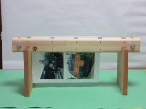 足板を押さえながらひっくり返します