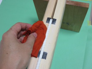 切り終えたら紙の粉を拭き取ります