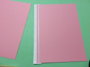 表紙の片側を貼る
