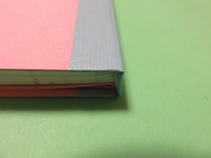 背は3面を板目表紙紙でつくって、製本テープで固定しています