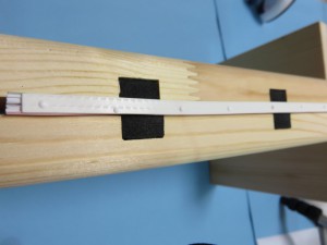 ボンドをテンテンとのせる
