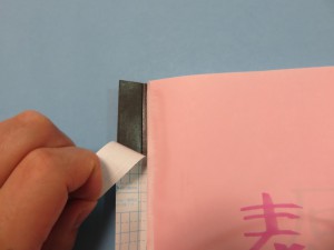 残りの剥離紙を剥がします
